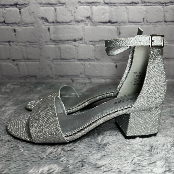 London Fog Nikki Silver Glitter Ankle Strap Block Heels 6.5M Bling Pumps Wedding - Picture 2 of 9